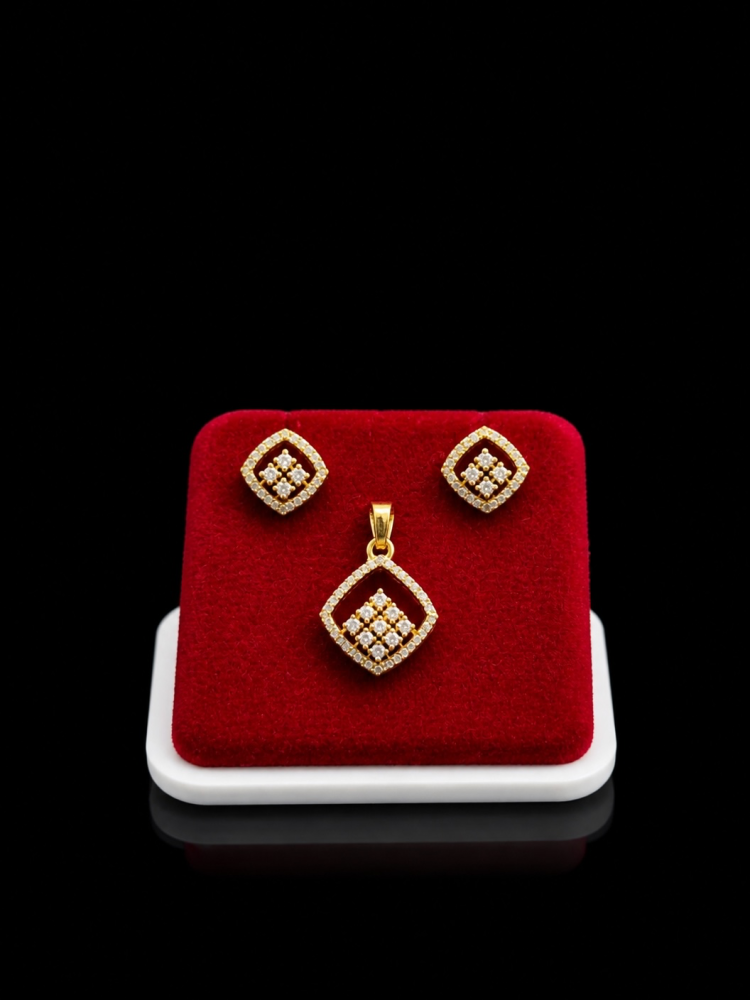 Pendant with earrings